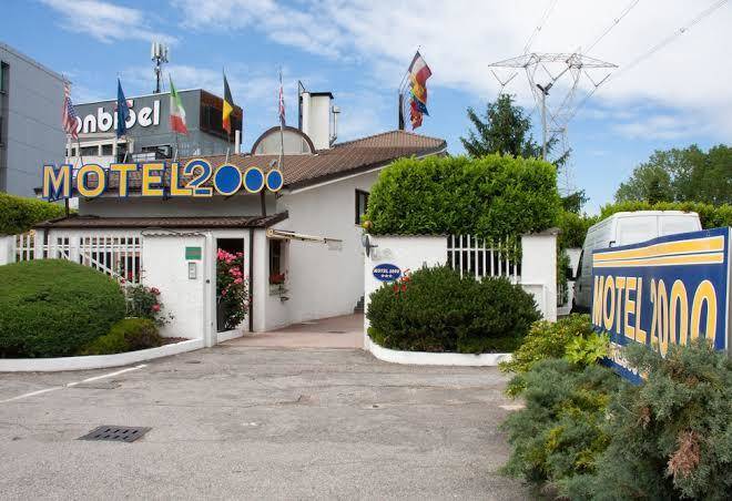 Motel 2000 Image