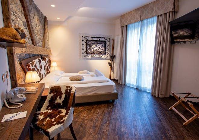 Hotel Corona Tirano Image