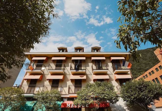 Hotel meuble moderno