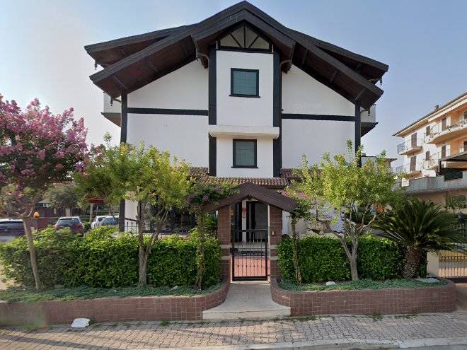Residence country club