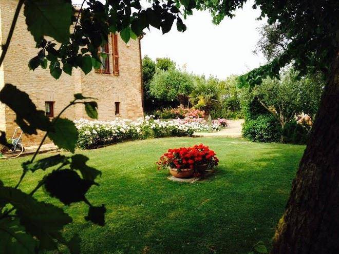 B&b borgo latino azzurro selvaggio