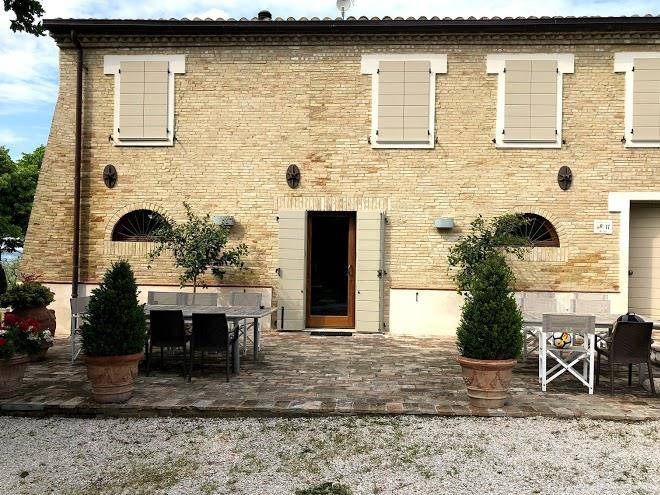 B&b il fiore e la farfalla