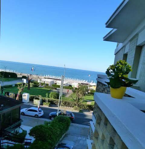 Hotel Paradise Image