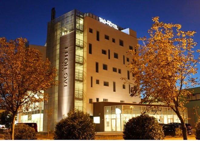 Tag hotel