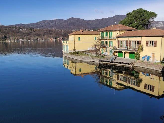 Notte sul lago