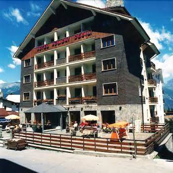Hotel holiday debili
