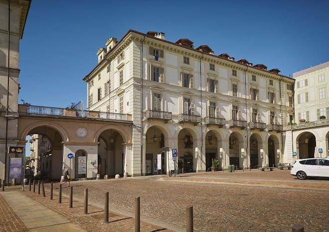 Look to piazza vittorio 8