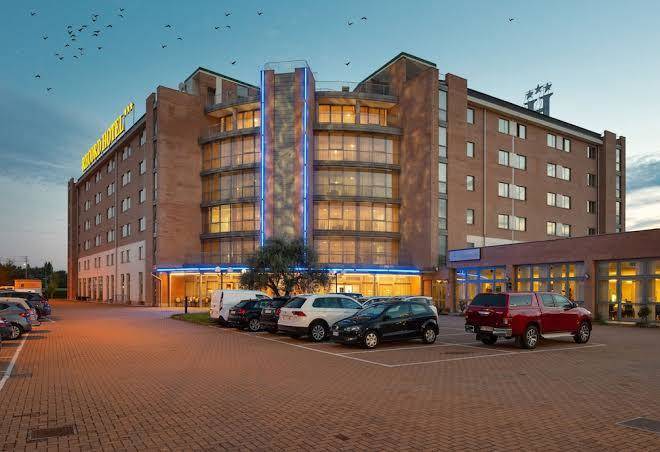Record hotel
