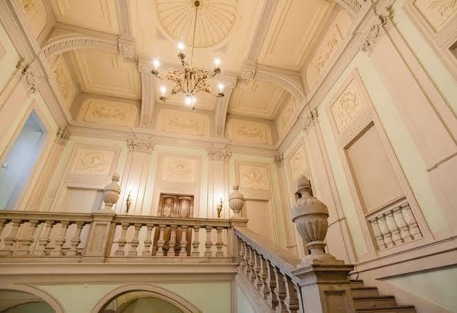 Royal palace luxury suites