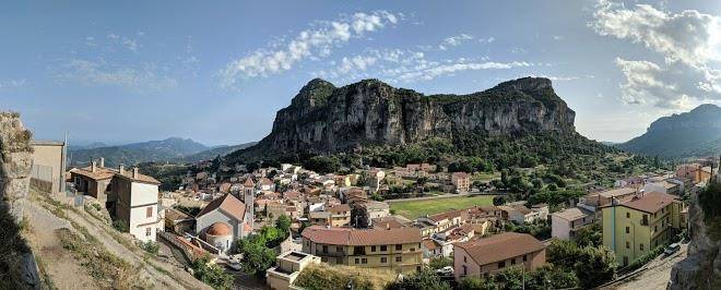 Nannai Climbing Home Image