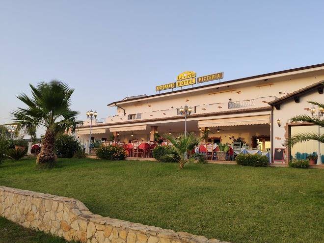 La Perla Hotel Image