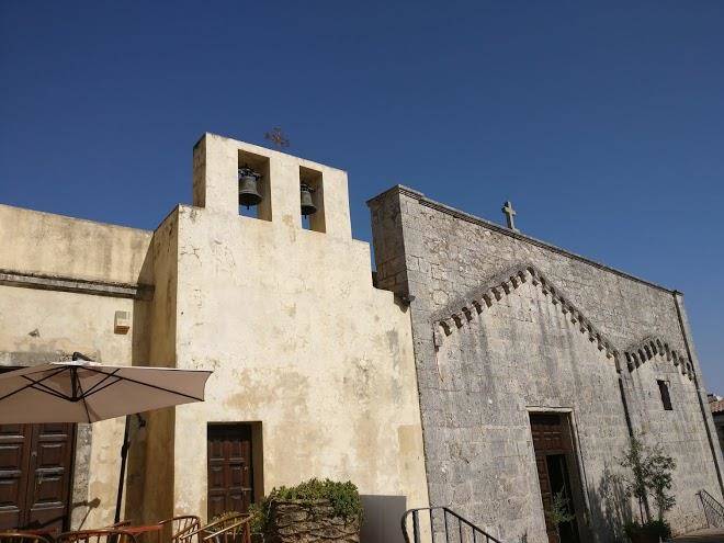 Centro di accoglienza turistica con ristoro g deledda
