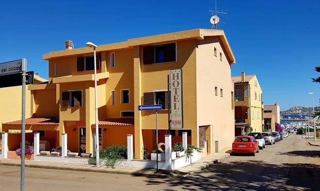 Hotel Del Molo Image