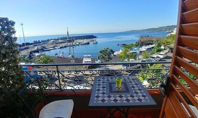 La spiaggetta di stazzo b&b acireale