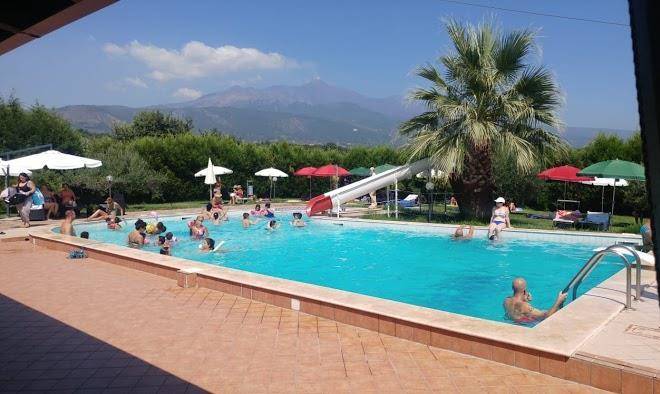 Mongi beach club