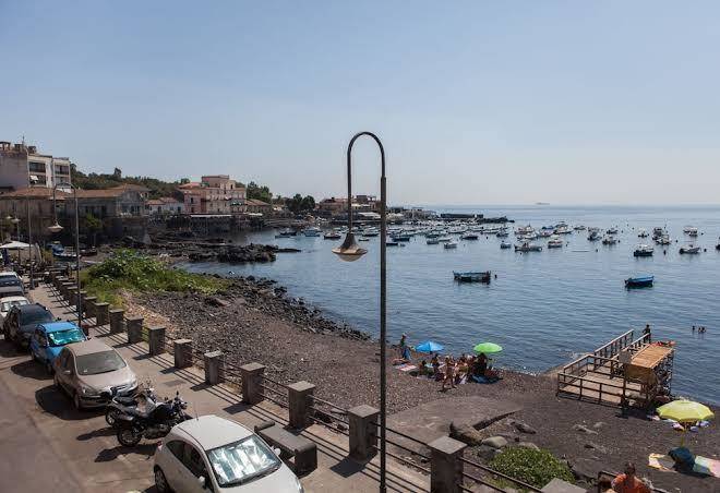 Un tuffo nella baia di capomulini