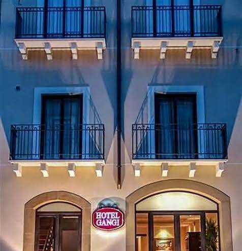 Hotel gangi