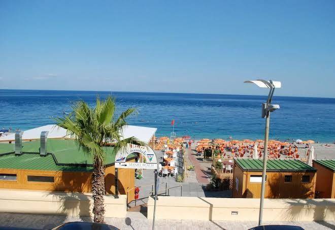 Maniel beach hotel