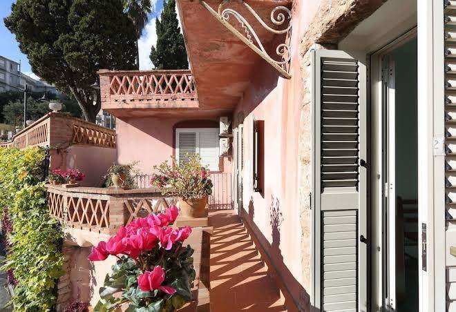 Villino gallo d'oro