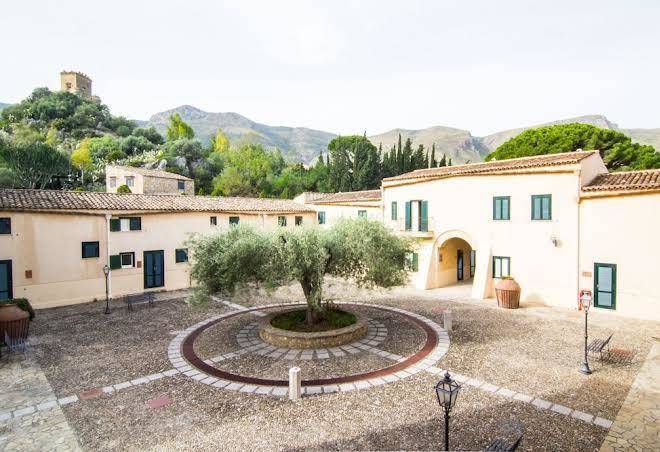 Hotel e residence torre artale