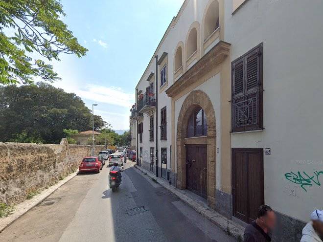 Stanza indipendente con terrazza e cucina