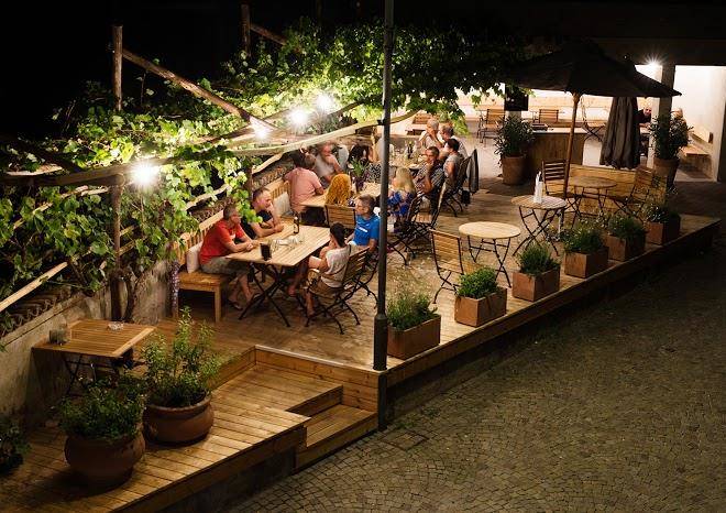 1477 reichhalter eat & sleep