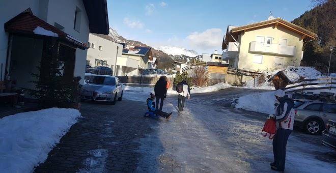 Garni' Christine Image