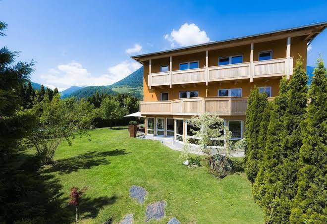 Haus Tschenett Image