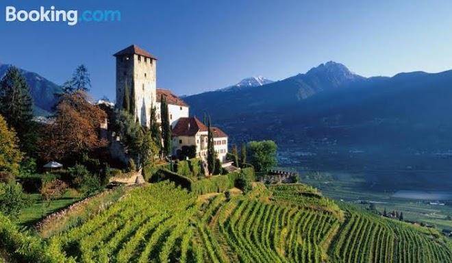 Hotel Schonbrunn Image