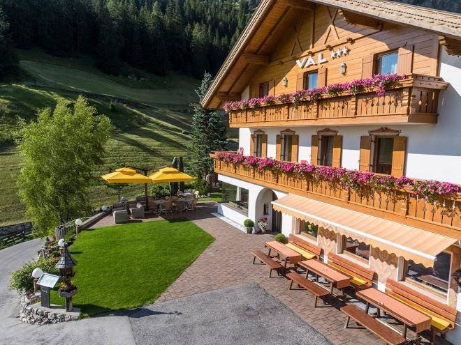Hotel Val Image