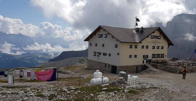 Rifugio franco cavazza al pisciadu