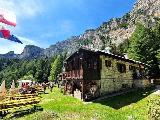 Rifugio oltradige al roen uberetscher hutte