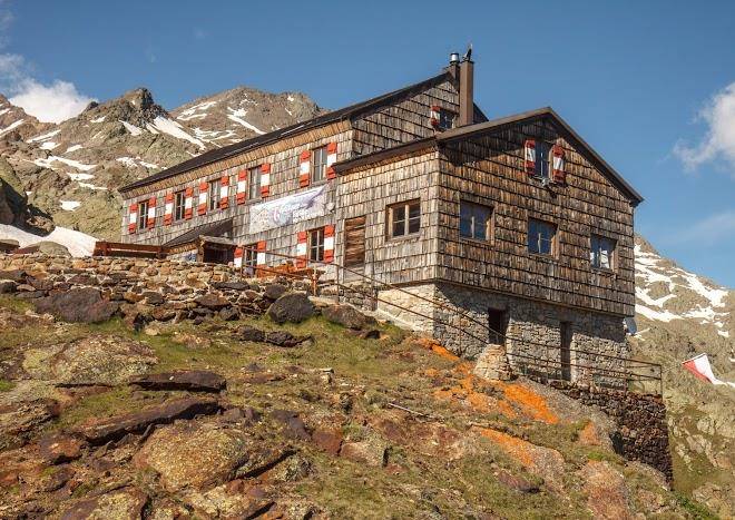 Rifugio vedretta pendente
