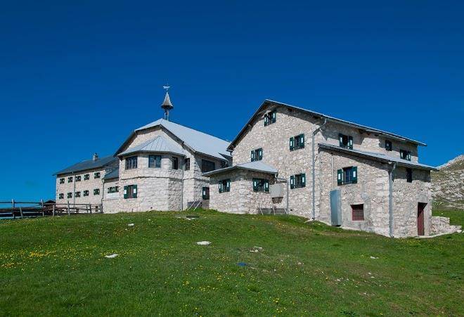 Schlernhaus rifugio bolzano das schlos in den bergen