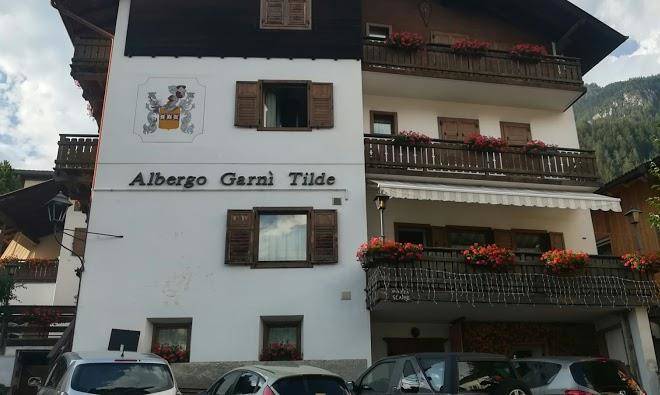Albergo tilde