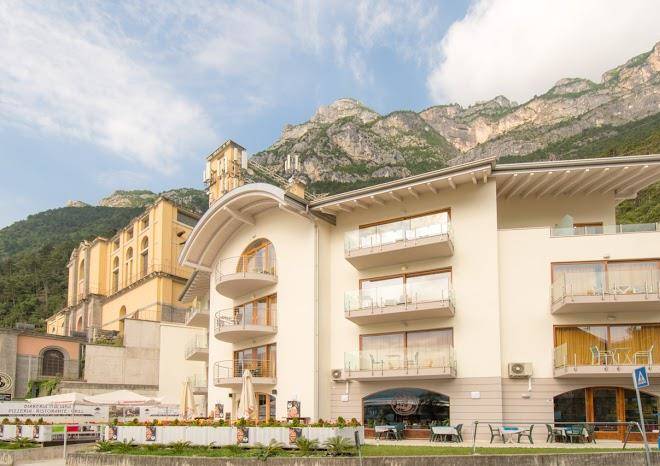 Exclusive suites riva