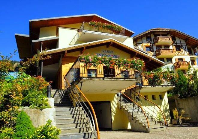 Garni Enrosadira Image