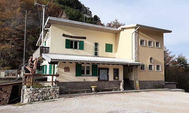 Rifugio passo pertica