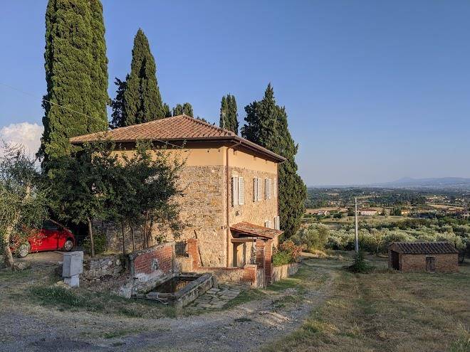 Cipresso e pietra