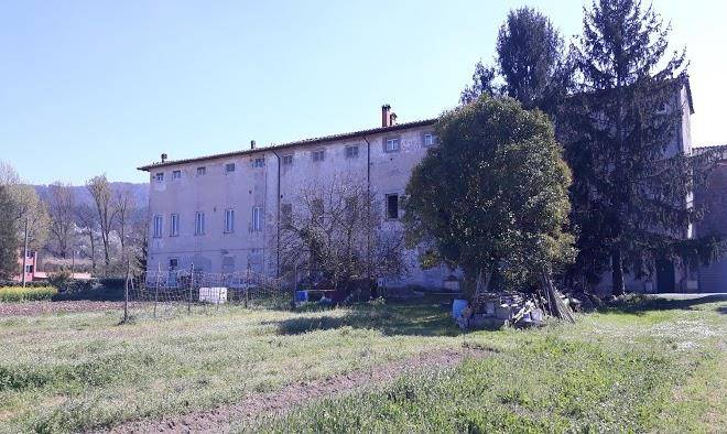 Al palazzo delle 100 finestre