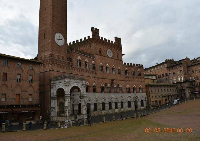 All'ombra della torre