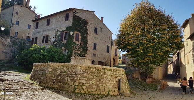 Cisterna nel borgo