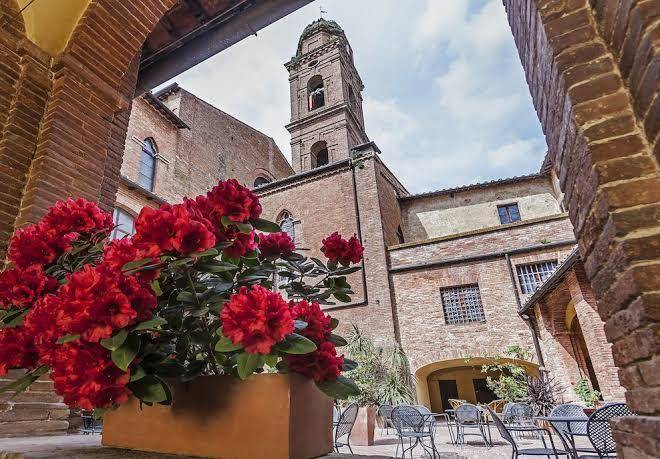 Il chiostro del carmine
