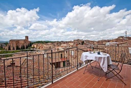 La piazza travel & tours