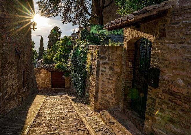 Il cortile di assisi