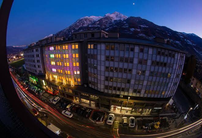 Omama social hotel