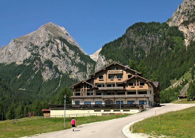 Hotel tyrolia valverde