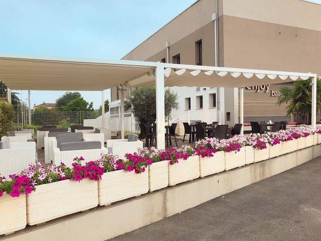 Enjoy bar & hotel spa