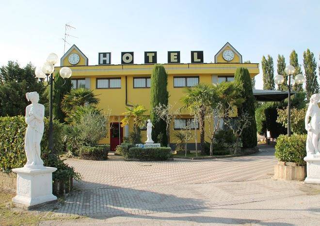 Hotel i laghetti snc
