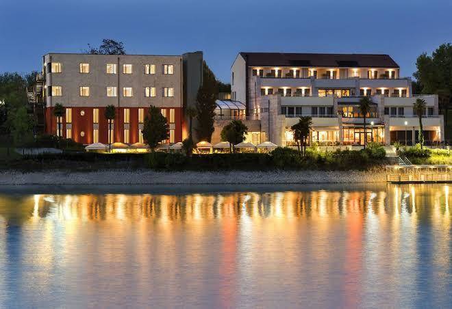 Thai Si Hotel & Royal Thai Spa Image